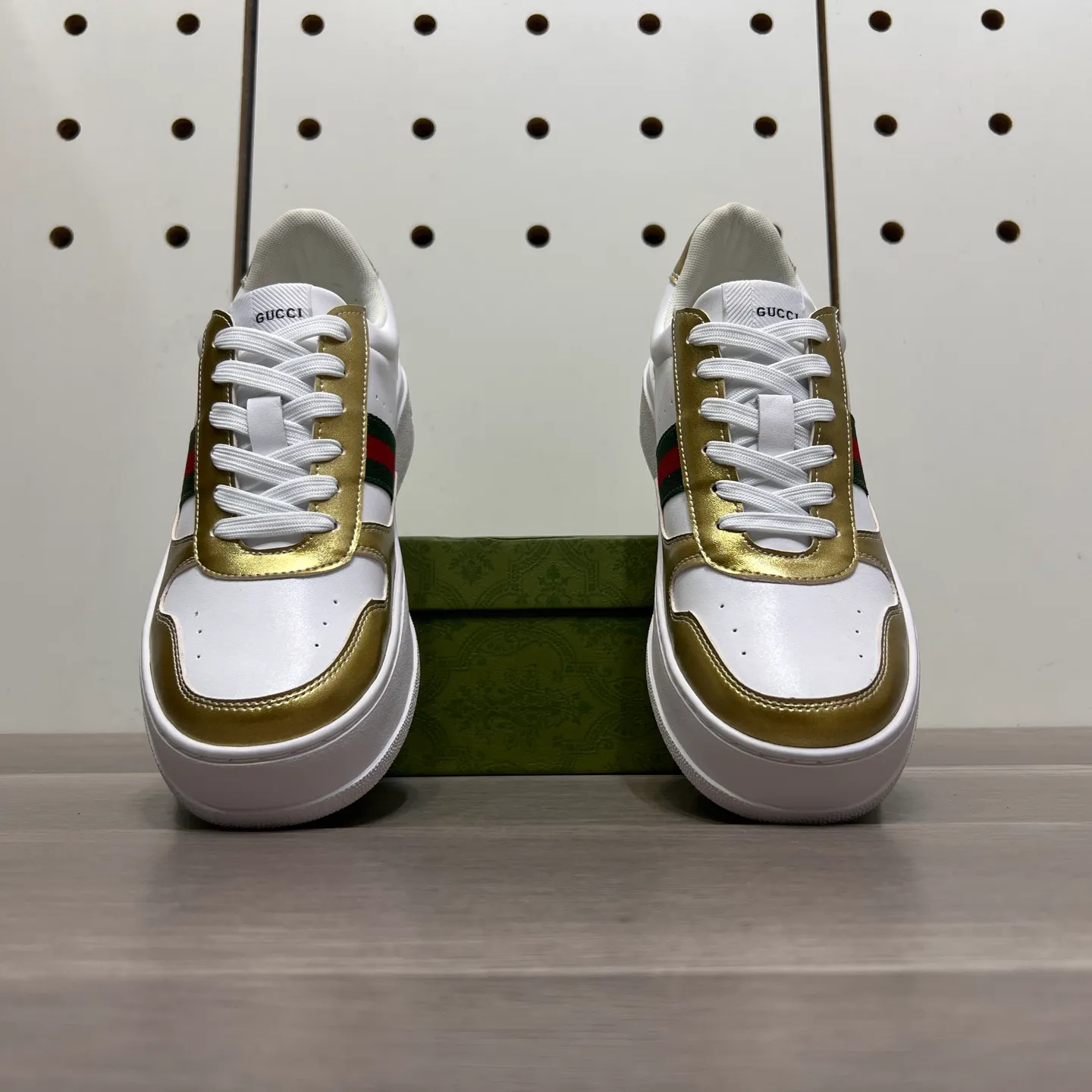 Factory price: 400💰Gucci original quality.~ Unique modern style sneakers. 🏃A must-have casual shoe for trendy men😍😍 Imported cowhide, sheepskin foot pads (refuse to discolor and grind feet) soles: Original soles specially provided by the original factory, French lazy style design ⚠️Fit to the feet, original quality, super comfortable original soles. Just like shooting the real thing 🎬The real thing is better, high-quality sneakers, size: 38-44 (45 and 46 can be customized)